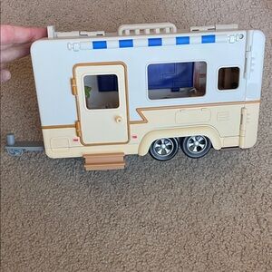 Moose Toys Bluey Caravan Adventure Playset